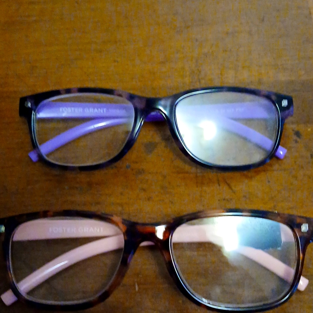 Foster Grant readers 2 pairs of2.50 magnigier